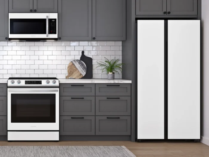 Bespoke 36 in. W 28.0 cu. ft. Side by Side Refrigerator in White with Beverage Center Standard Depth